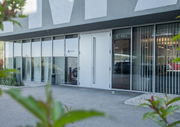 Entrée nord du centre médicale Givimed